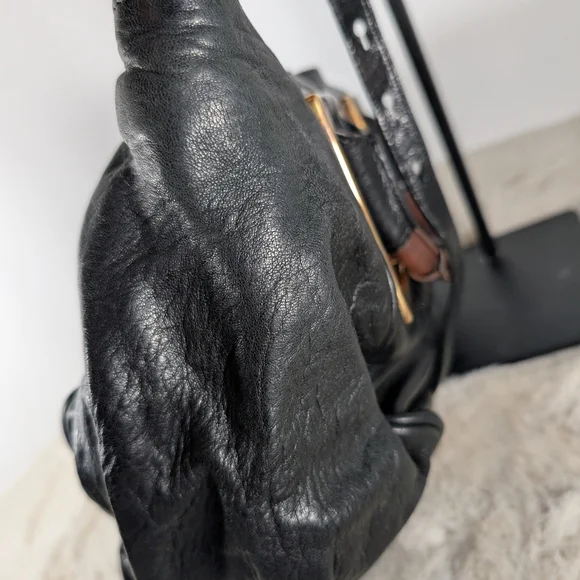 Chloe Black Leather Shoulder Bag with Gold Accents - Picture 4 of 11